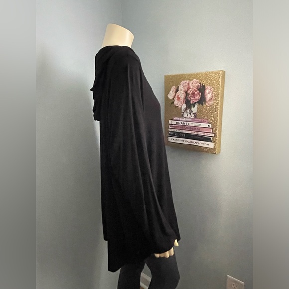 TORRID 3X Super Soft V-Neck Strappy Shirttail Hem Hoodie - Picture 4 of 9